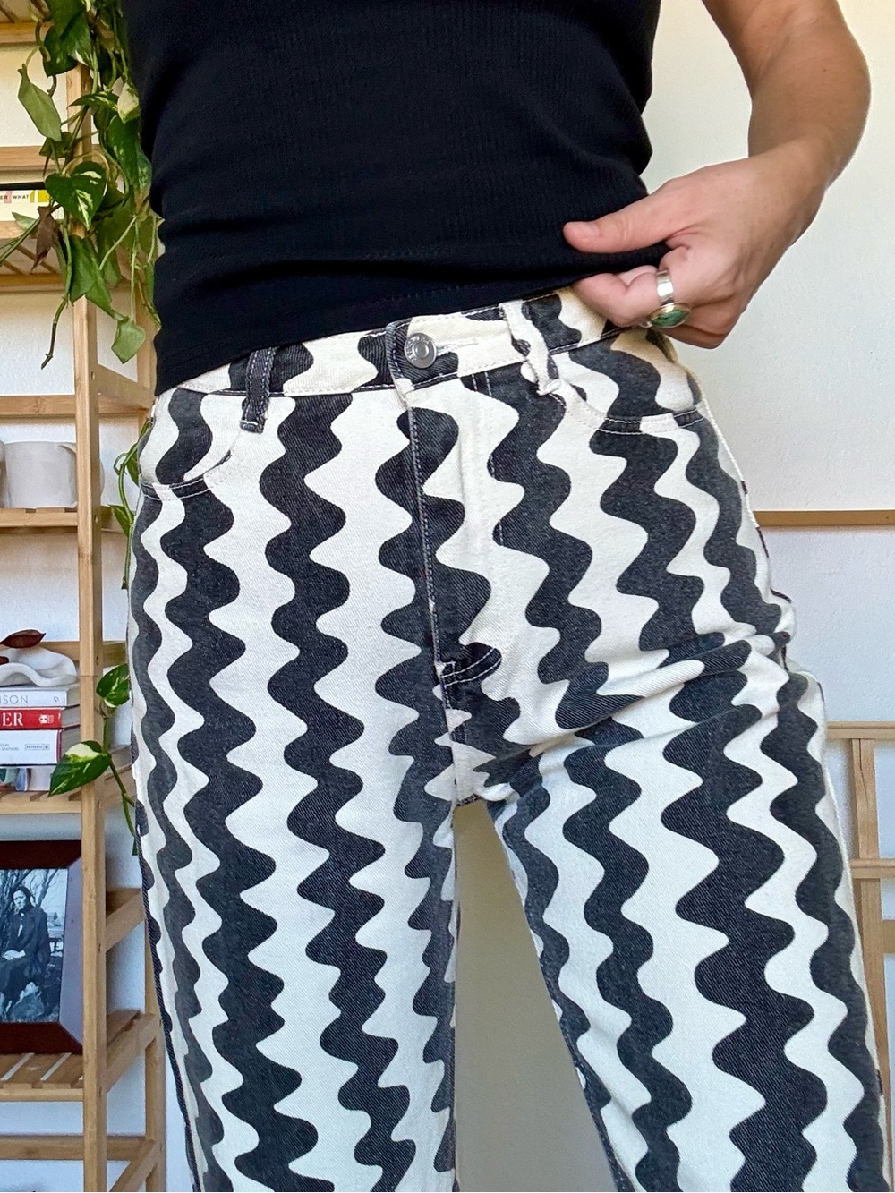 Cider Black & White Wave-Pattern Straight Jeans